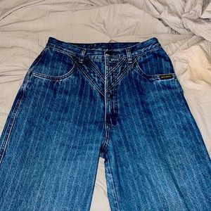 Vintage Rockies 28 waist/ 34 inseam. In perfect condition. don’t fit me anymore